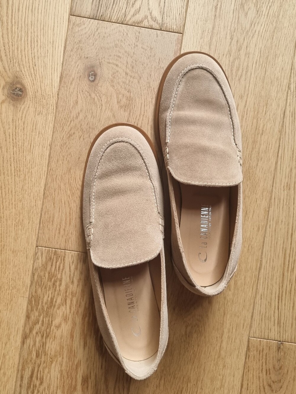 La Canadienne Woman Suede Loafers in Beige